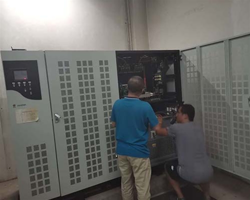 太原電視臺300KVA UPS維護(hù)及12V 200AH電池更換