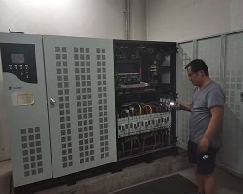 太原電視臺(tái)300KVA UPS維護(hù)及12V 200AH電池更換